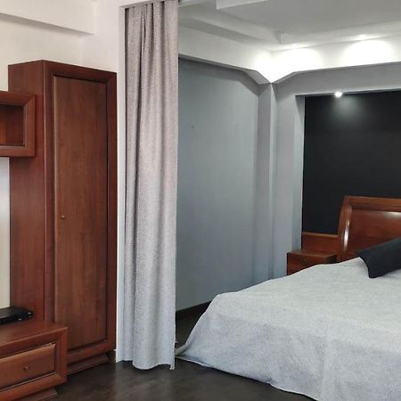 Apartment On Nazarbayeva 77 Алма Ата Екстериор снимка