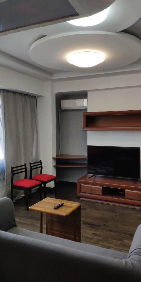 Apartment On Nazarbayeva 77 Алма Ата Екстериор снимка
