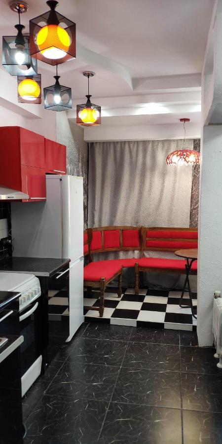 Apartment On Nazarbayeva 77 Алма Ата Екстериор снимка