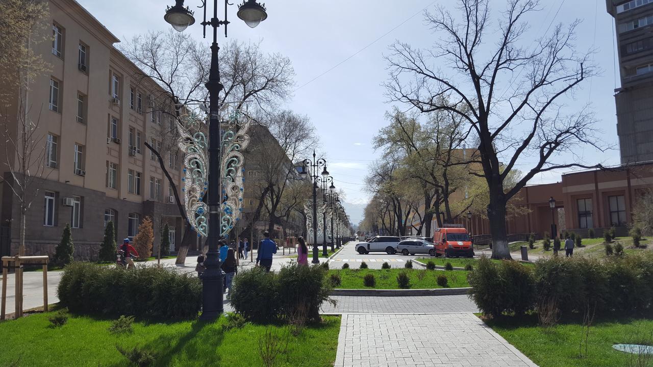 Apartment On Nazarbayeva 77 Алма Ата Екстериор снимка